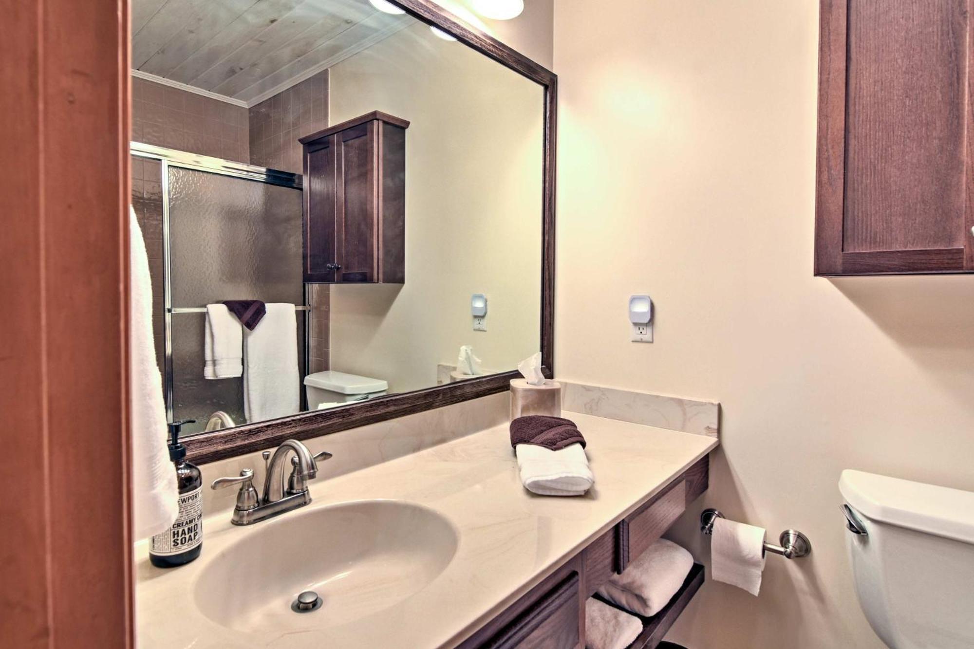 Beech Mountain Condo With Balcony, Walk To Resort! Екстер'єр фото