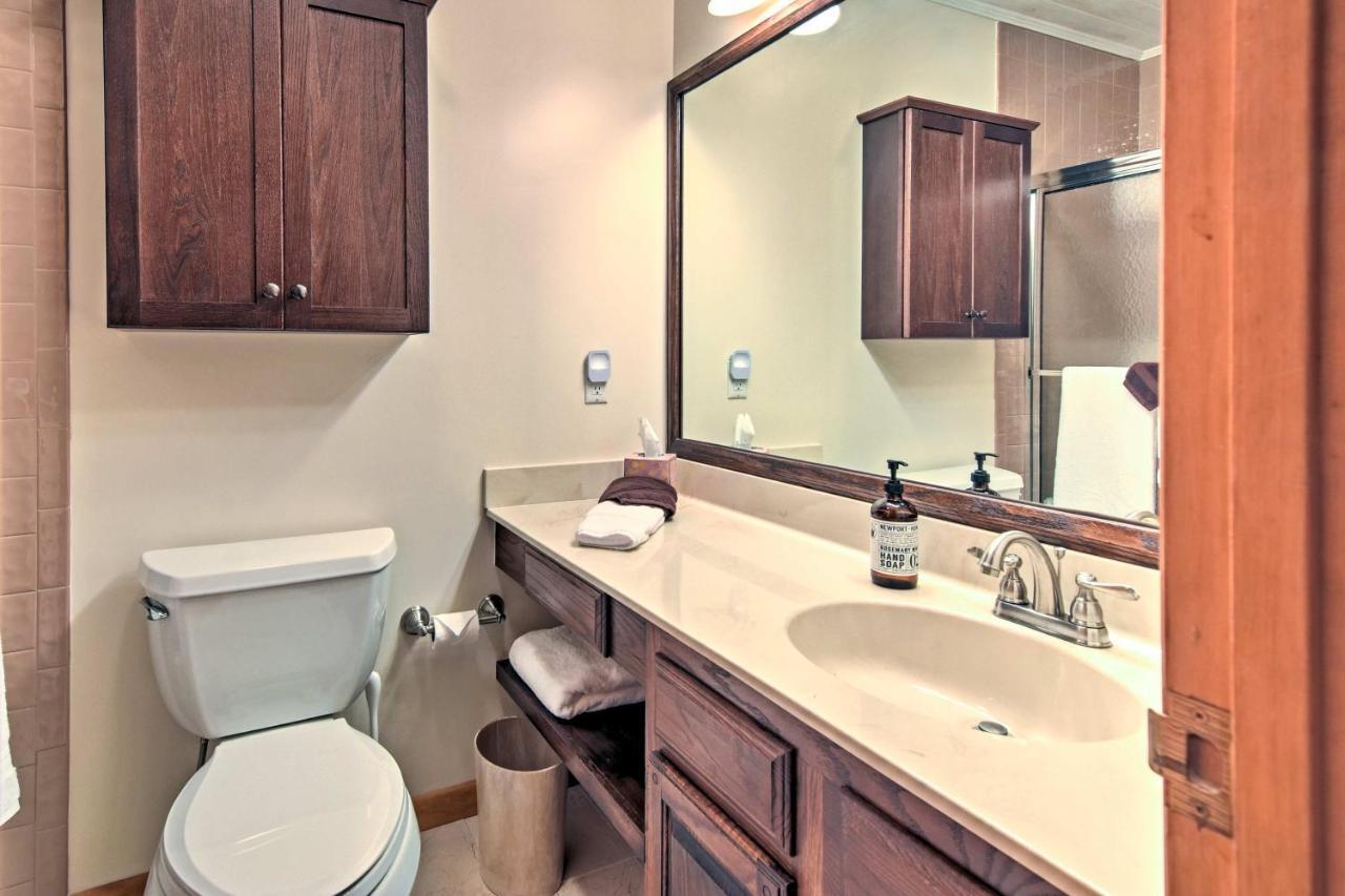 Beech Mountain Condo With Balcony, Walk To Resort! Екстер'єр фото